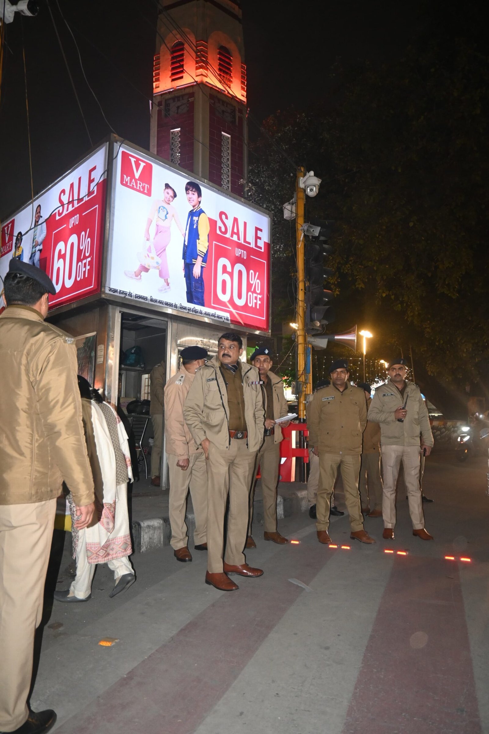 नए साल के जश्न के बीच देहरादून पुलिस की मेहनत लाई रंग, यातायात व्यवस्था बेहतर तरीके से हुई संचालित