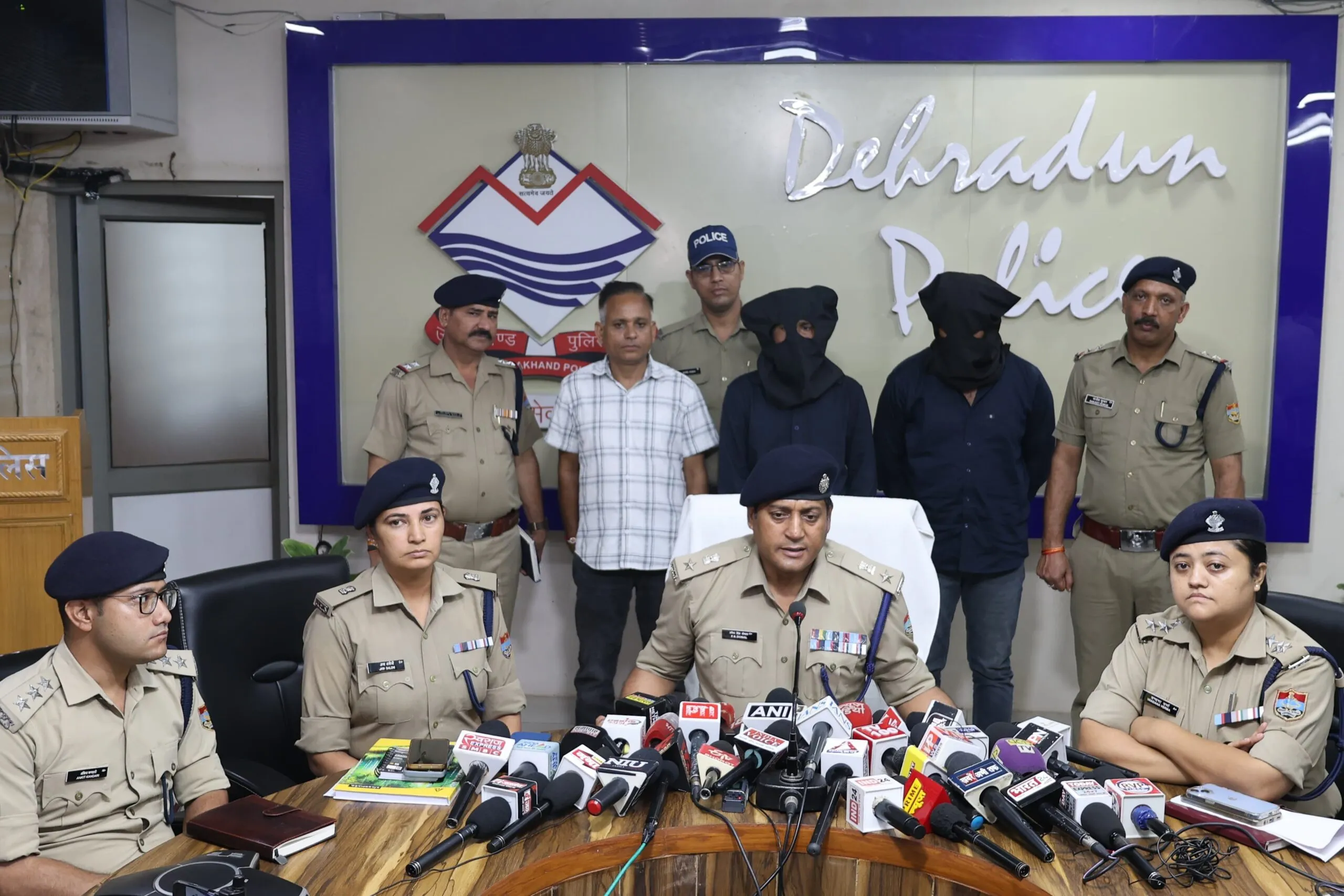 नीट यूजी में फर्जी स्वतंत्रता सेनानी प्रमाण पत्र से एमबीबीएस दाखिला: एसएसपी प्रमेंद्र डोबाल की प्रेसवार्ता में खुलासा, दो आरोपी गिरफ्तार