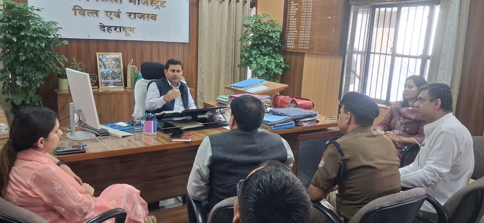 त्यौहारी सीजन में जिला प्रशासन सख्त: पल्टन बाजार में सुबह 11 से शाम 7 बजे तक वाहनों का प्रवेश प्रतिबंधित: अतिक्रमण पर एक्शन
