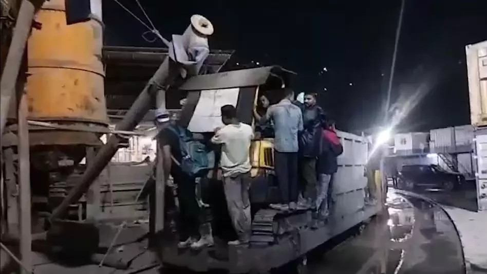 सुरंग अंदर ट्रेनों में भिड़ंत, 60 मजदूर घायल