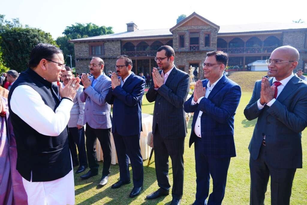 उत्तराखंड-मुख्यमंत्री पुष्कर सिंह धामी ने IAS अधिकारियों के साथ की बैठक