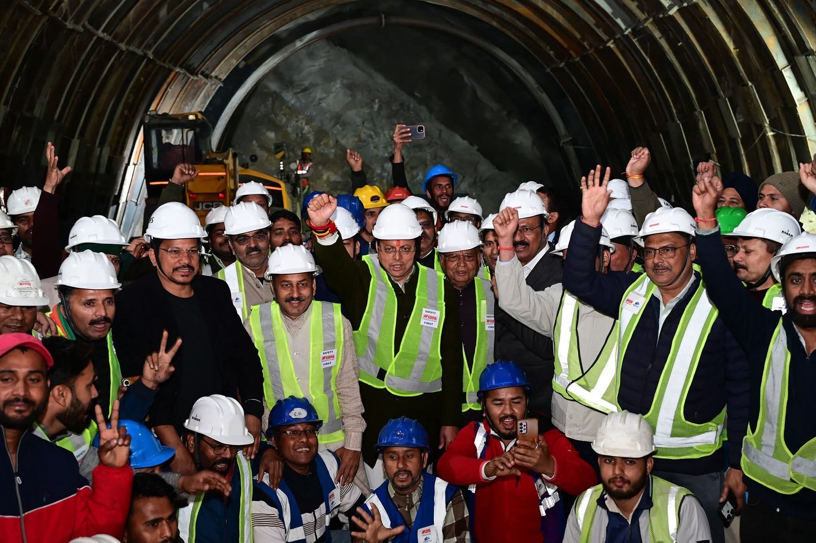 सीएम धामी ने जमरानी बहुउद्देशीय बांध परियोजना के निर्माण कार्यों का किया स्थलीय निरीक्षण: विशेषज्ञों से कार्य के प्रगति की ली रिपोर्ट