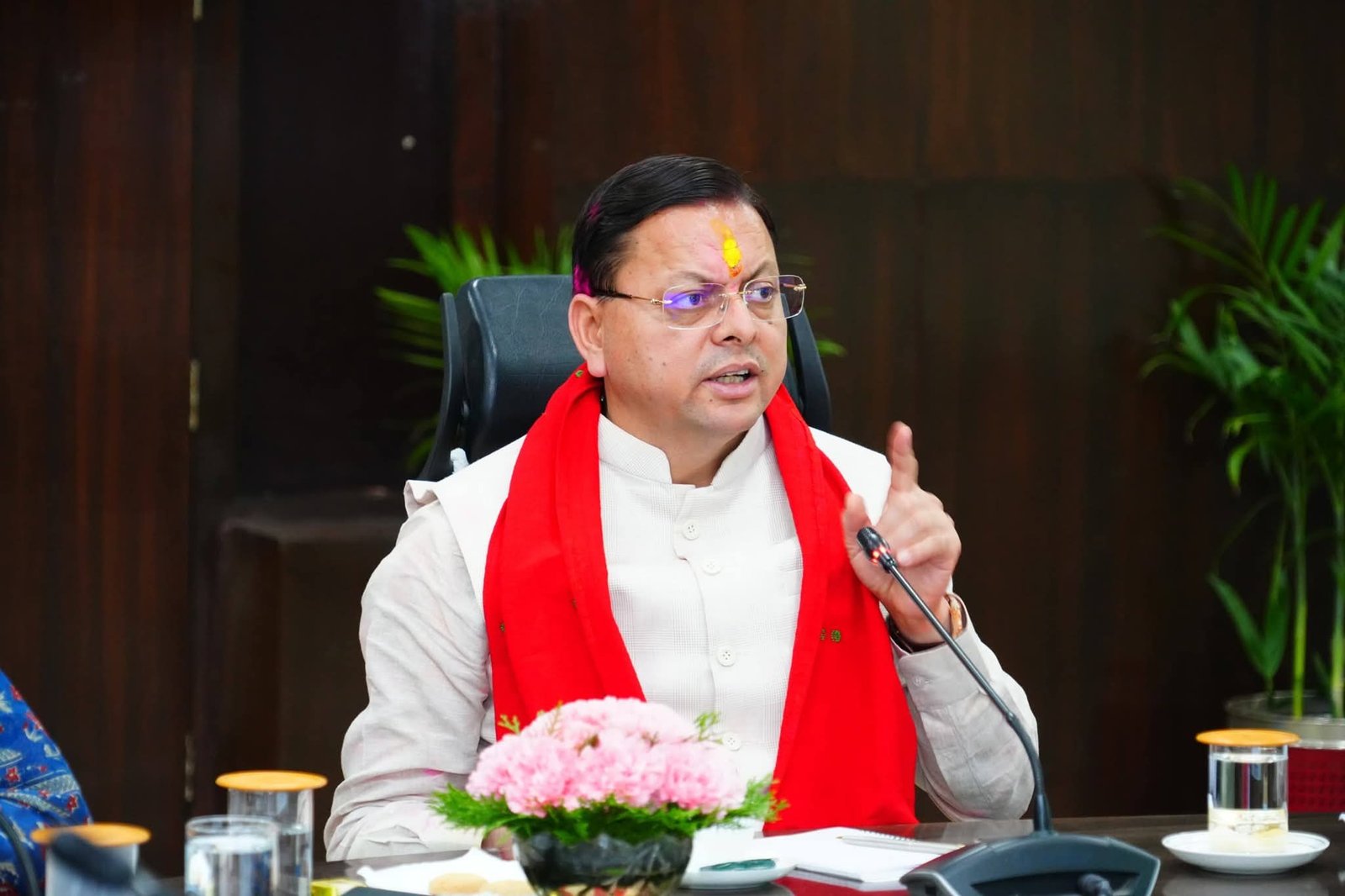 बिना तैयारी बैठक में पहुंचे अधिकारियों पर गरजे सीएम धामी: लगाई फटकार