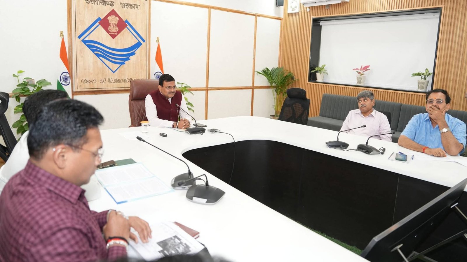 उत्तराखंड में रोपवे परियोजनाओं को मिलेगी नई रफ्तार: मुख्य सचिव आनंद बर्द्धन ने समयबद्ध कार्रवाई के दिए निर्देश