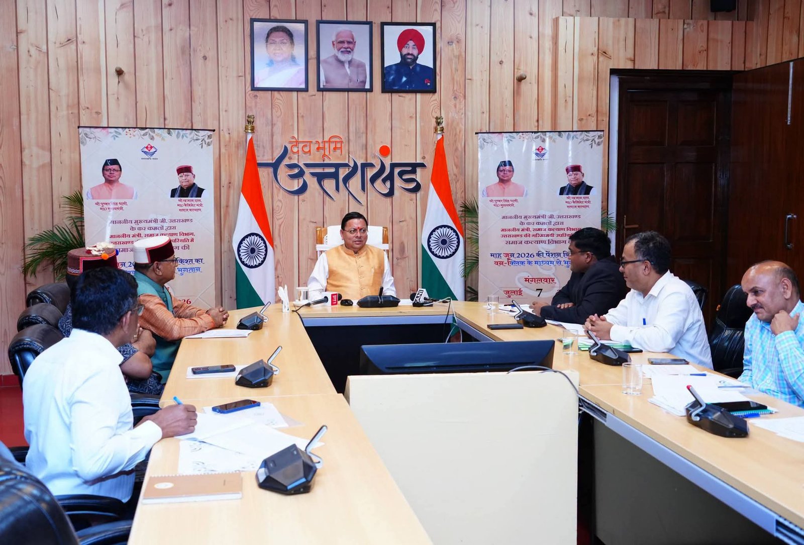 समाज कल्याण विभाग की सभी योजनाएं अगले 25 वर्षों की चुनौतियों व आवश्यकताओं को ध्यान में रखकर की जाए तैयार: सीएम धामी