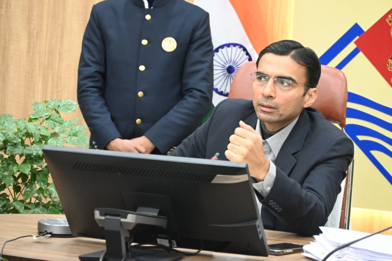 DM ने पकड़ा कूटरचित दस्तावेज से भूमि क्रय-विक्रय मामला: बिल्डर्स क्रेता-विक्रेता पर संगीन धाराओं में मुकदमा दर्ज