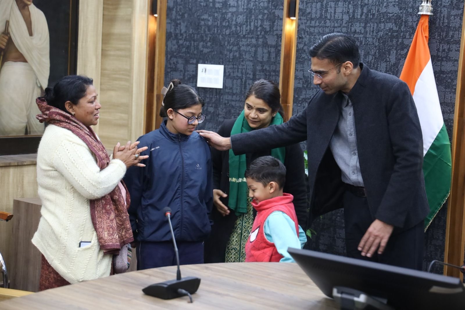 अच्छी पहल : जिला प्रशासन ने विधवा शांति राणा की बेटी की कक्षा 12 तक की 1.62 लाख रुपए फीस कराई स्कूल प्रबन्धन को जमा