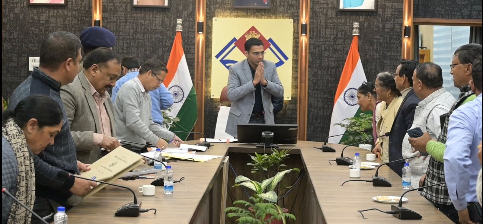 आप हमारे राज्य निर्मातागण: आपकी समस्याओं का निस्तारण करना शासन-प्रशासन का परम दायित्वः- डीएम