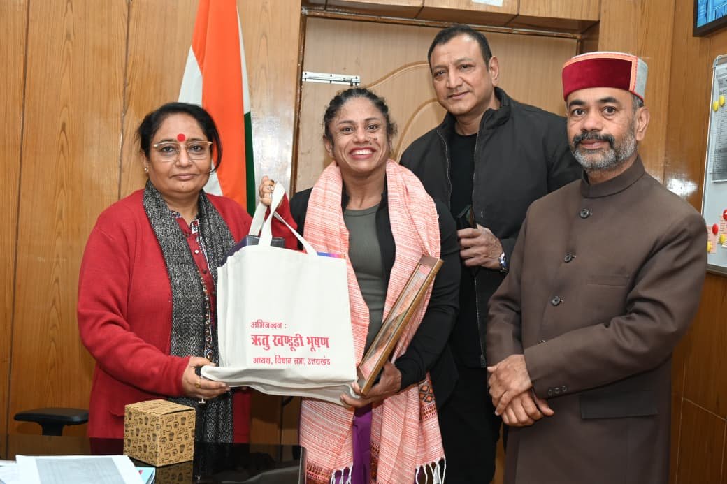 अंतरराष्ट्रीय महिला बॉडीबिल्डर प्रतिभा थपलियाल ने विधानसभा अध्यक्ष ऋतु खण्डूडी भूषण से की भेंट: विधानसभा अध्यक्ष ने किया सम्मानित