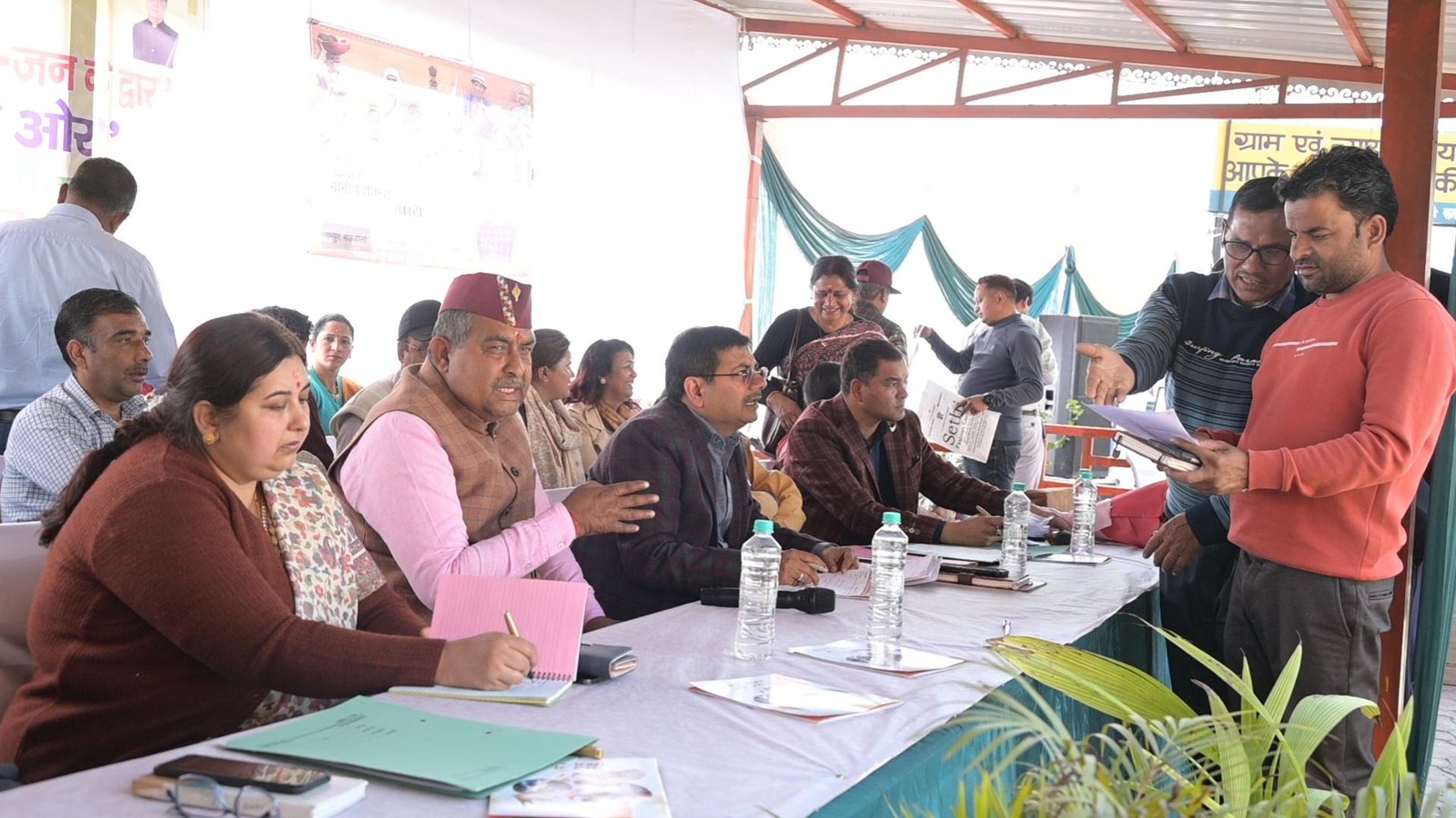 सरकार आपके द्वारः न्याय पंचायत रामपुर, भाऊवाला में अपर सचिव व एडीएम ने सुनीं जन समस्याएं