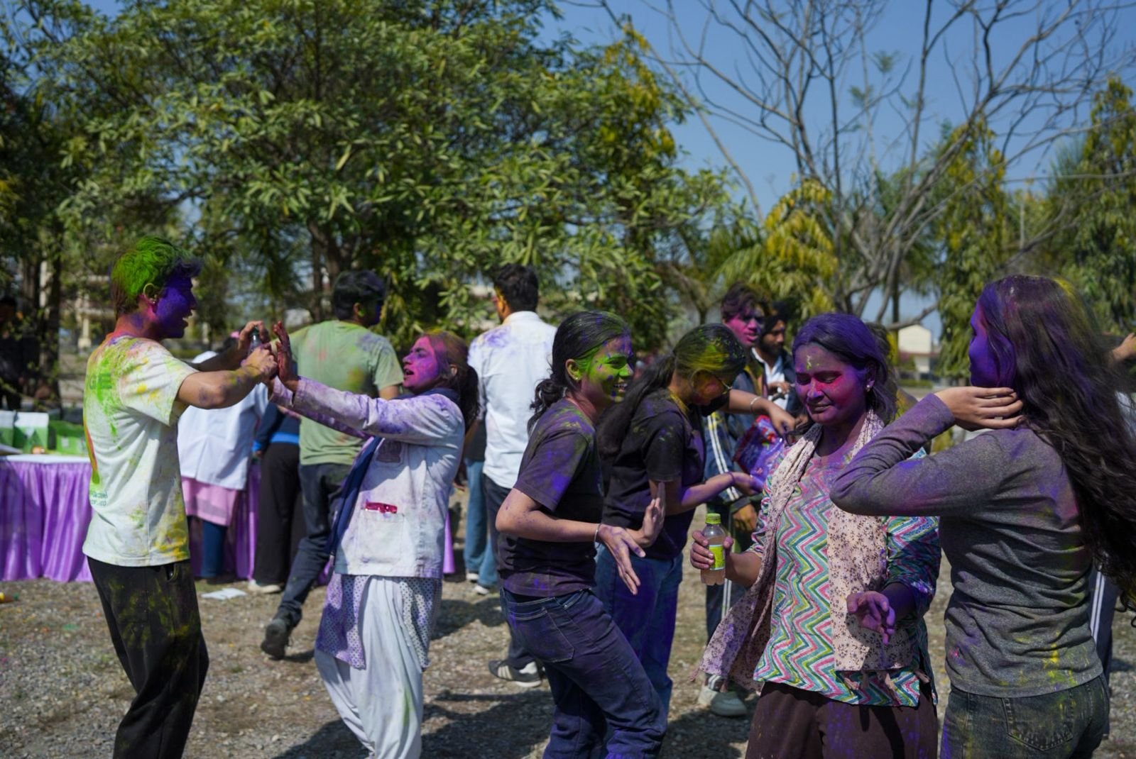 स्पर्श हिमालय विश्वविद्यालय में बिखरे होली के रंग: होली मिलन समारोह हर्षोल्लास और पारंपरिक रंगों के साथ हुआ संपन्न
