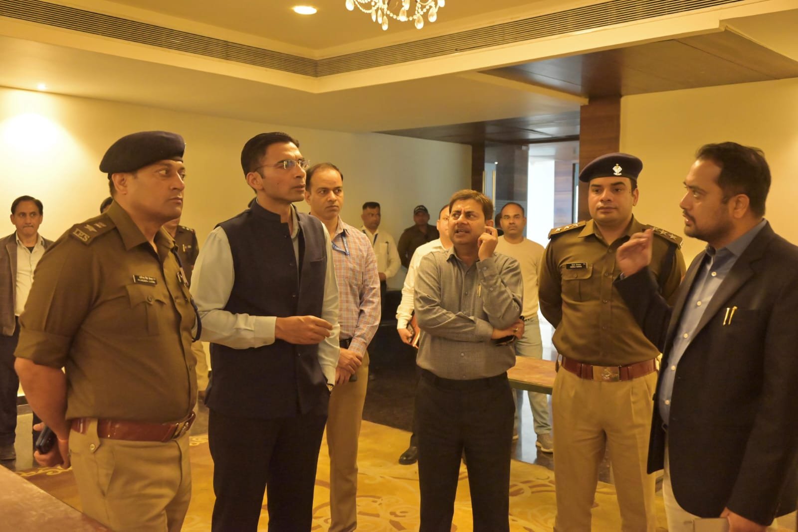 कार्यक्रम को लेकर तैयारियां पूरी: डीएम ने विभागों को समन्वय और सुरक्षा चाक-चौबंद रखने के दिए निर्देश