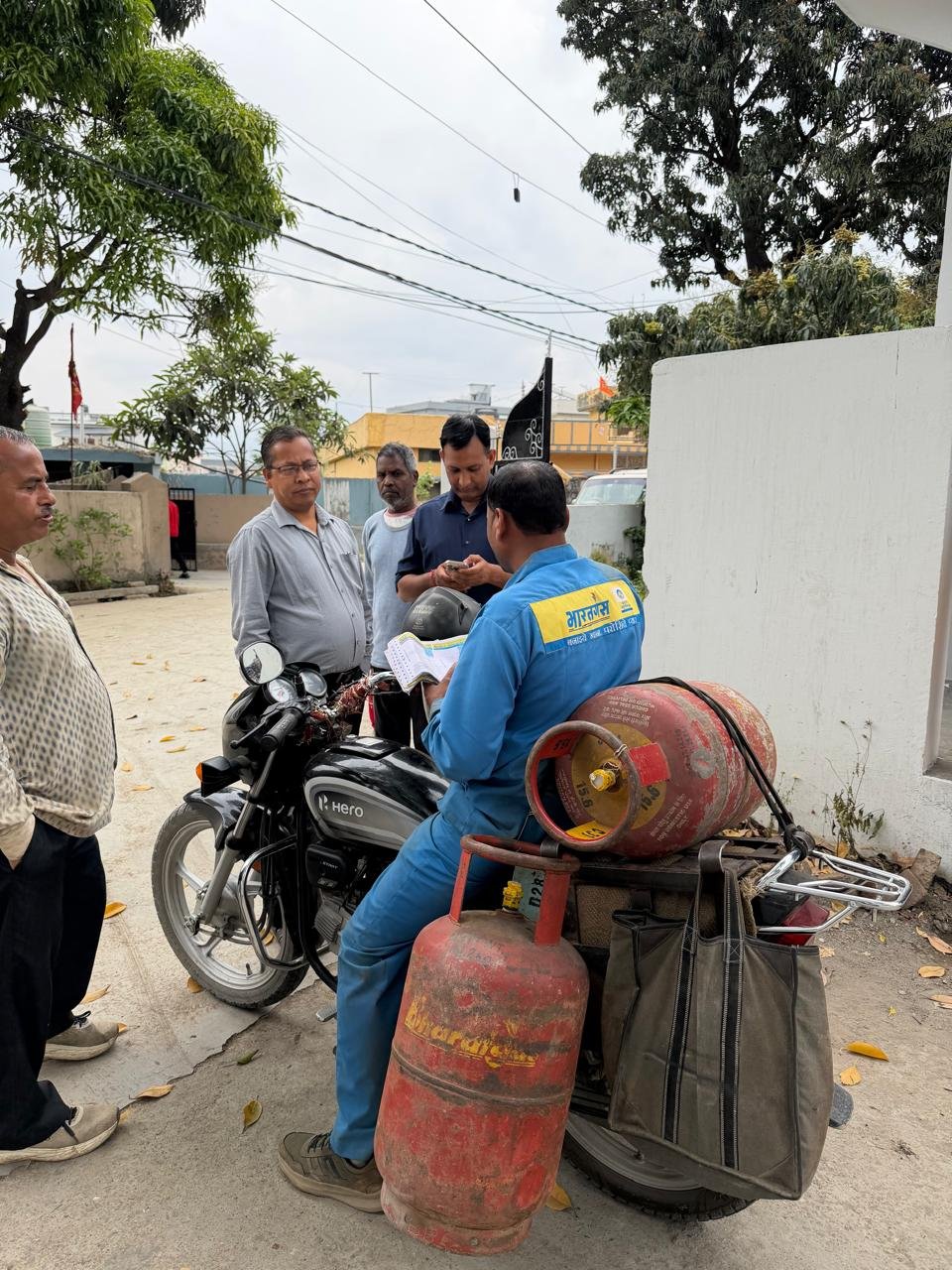 DM Action: LPG गैस कालाबाजारी पर जिला प्रशासन सख्त, गैस सिलेंडर की डिलीवरी केवल अनुबंधित वाहनो से ही