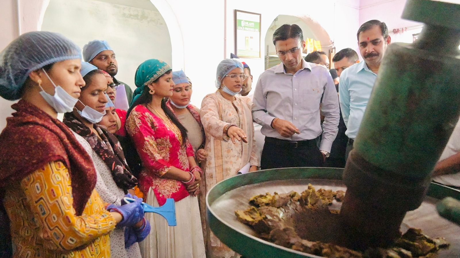 महिला स्वयं सहायता को समूहों को उपलब्ध कराया जाएगा आनलाईन बाजार: गूगल मैप्स पर पंजीकरण के DM ने दिए निर्देश