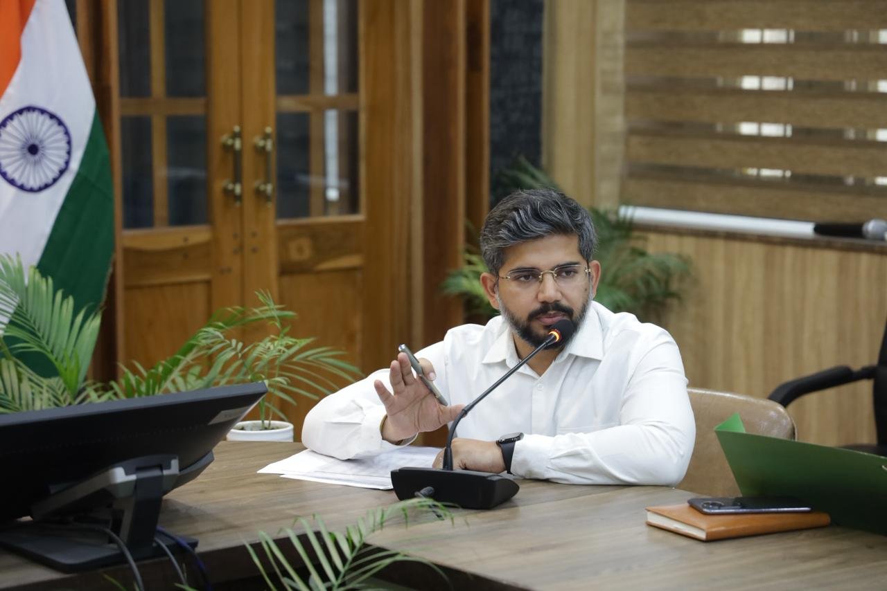 महिलाओं के लिए सुरक्षित और सम्मानजनक कार्यस्थल सुनिश्चित करने हेतु जिला प्रशासन प्रतिबद्ध: CDO ने विभागाध्यक्षों को जारी किए स्पष्ट निर्देश