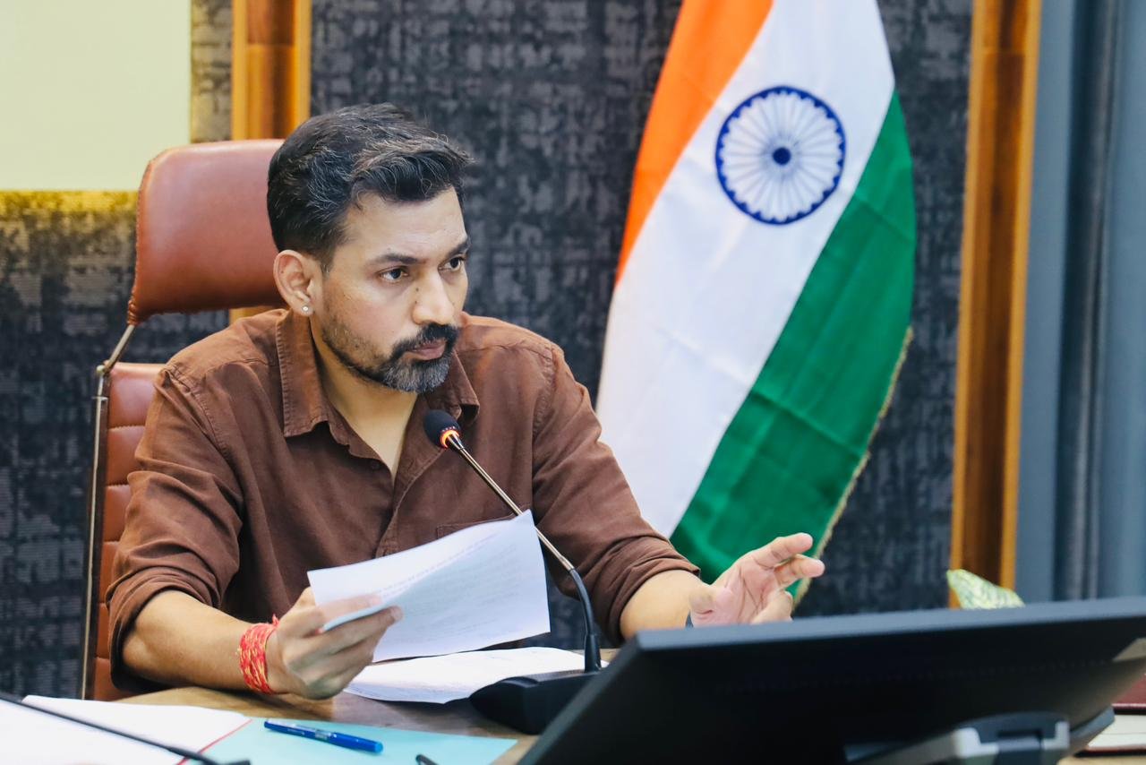 चारधाम यात्रा व्यवस्थाओं को लेकर DM का सख्त निर्देश: किसी स्तर पर न हो लापरवाही, कहा श्रद्वालुओं की सुरक्षा हमारी सर्वोच्च प्राथमिकता