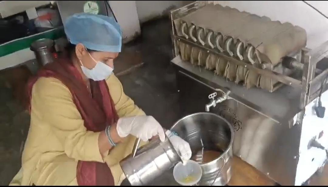 कालसी की महिलाओं ने बदली अपनी तकदीर: सरसों तेल यूनिट बनी आत्मनिर्भरता की नई पहचान