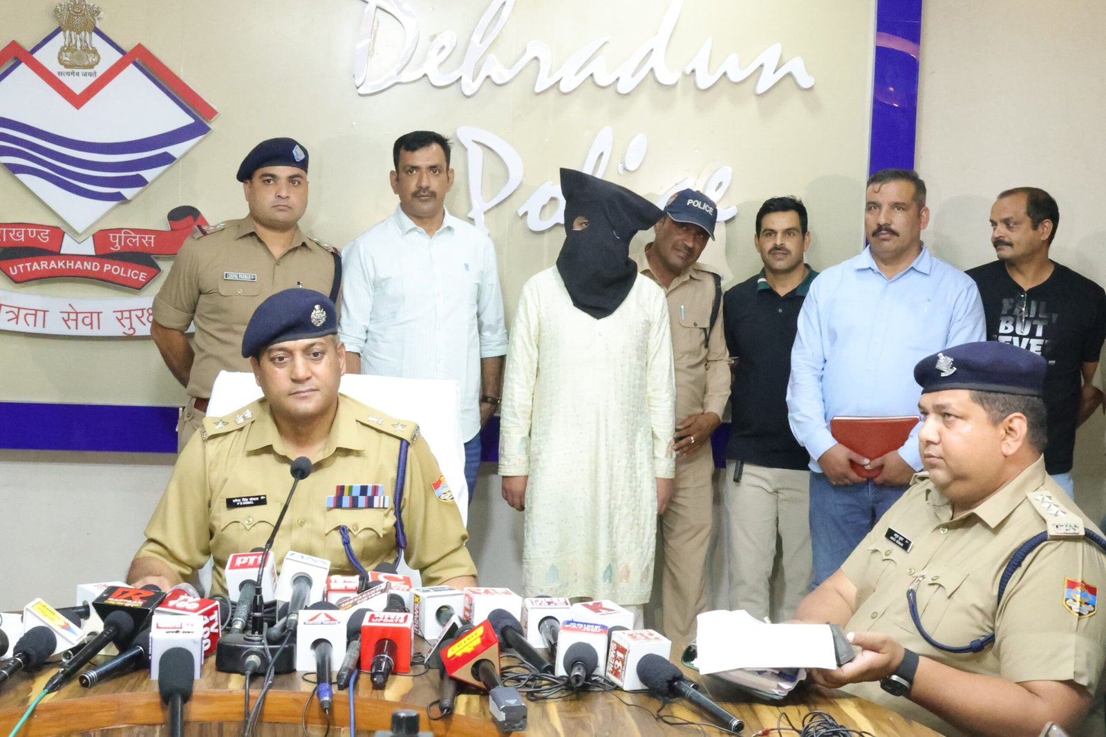 अनिष्ट होने का भय दिखाकर आभूषण ठगने वाला ठग बाबा आया दून पुलिस की गिरफ्त में: 15 तोला सोना व 5 लाख की नकदी हुई बरामद