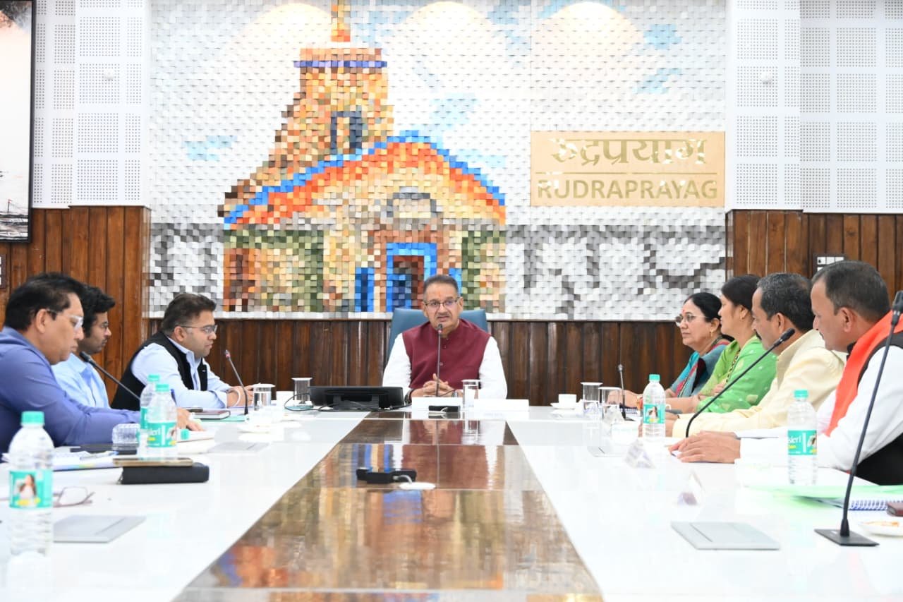 प्रभारी मंत्री ने की श्री केदारनाथ यात्रा व्यवस्थाओं एवं मानसून तैयारियों की व्यापक समीक्षा: विभागों को दिए आवश्यक दिशा-निर्देश