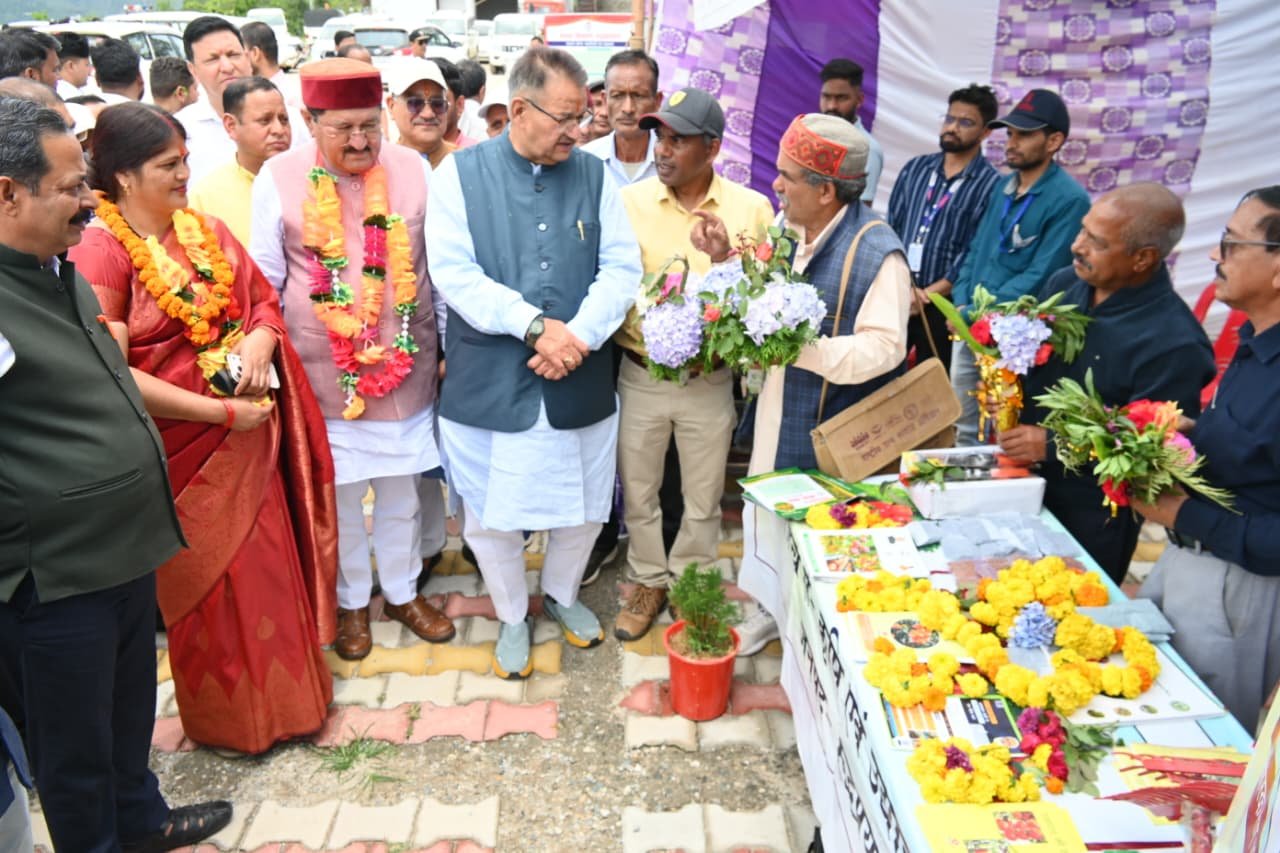 जनता के बीच पहुंचे प्रभारी मंत्री गणेश जोशी: जखोली में जनकल्याण शिविर के माध्यम से सुनीं क्षेत्रीय समस्याएं