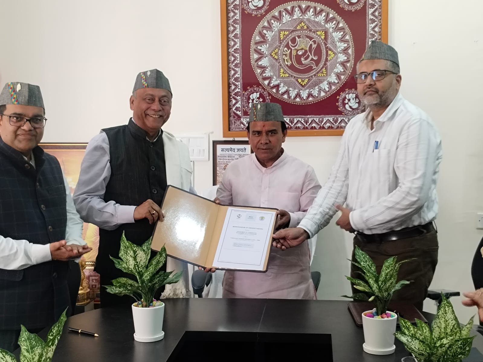सहकारिता विभाग व त्रिभुवन सहकारी विश्वविद्यालय के बीच हुआ ऐतिहासिक MOU