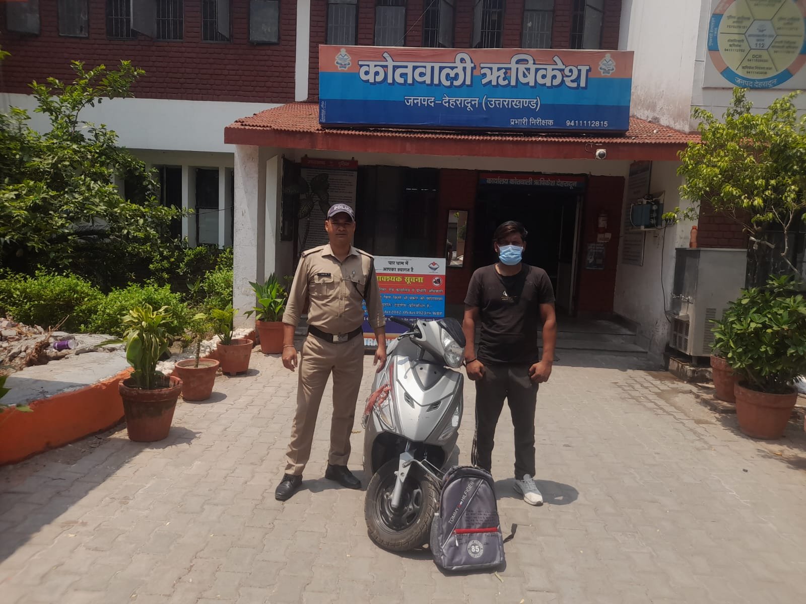 02 शातिर नशा तस्करो को पुलिस ने किया गिरफ्तार: 741 ग्राम अवैध चरस तथा 01 किलो 302 ग्राम अवैध गांजा बरामद