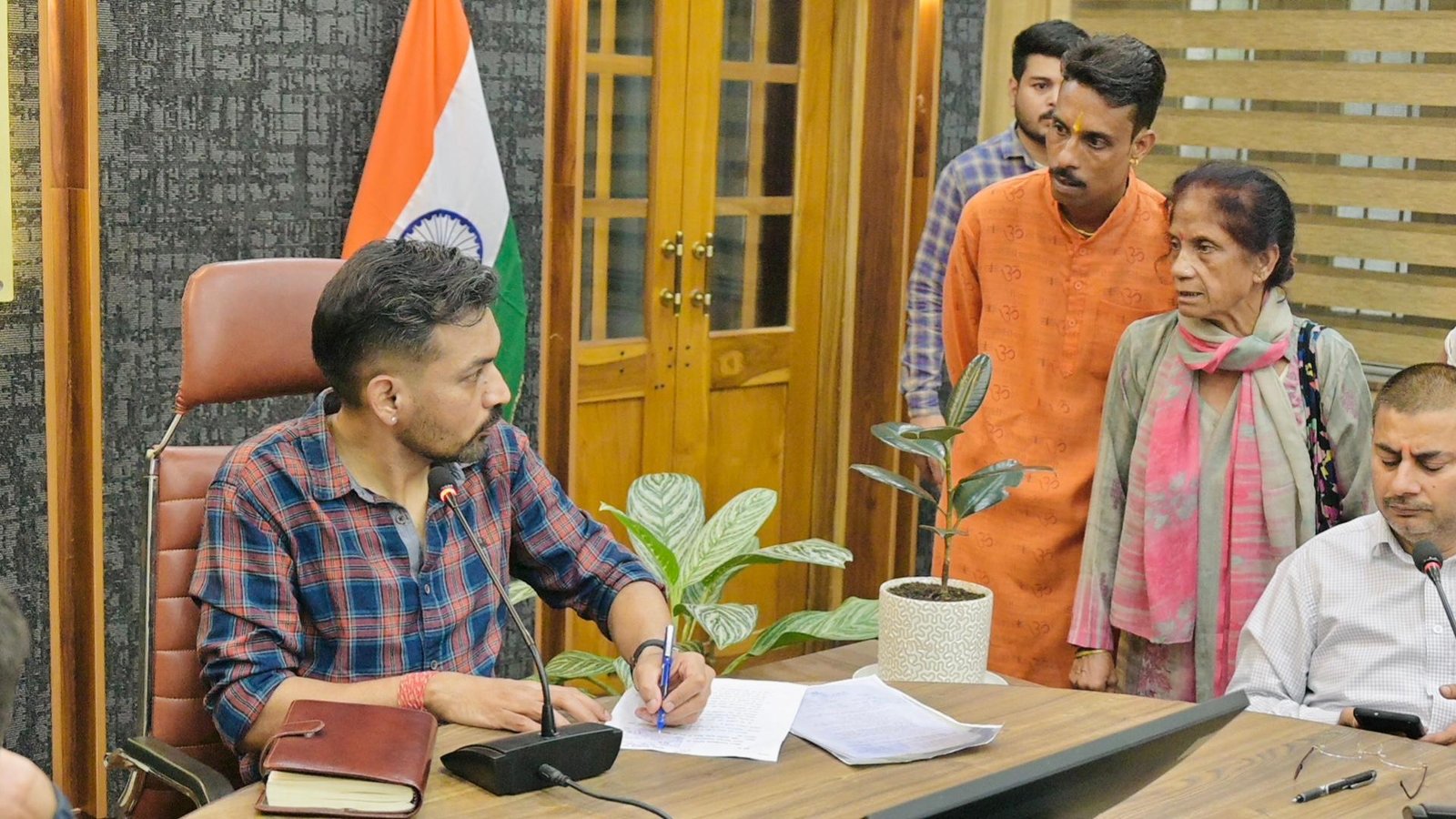 समाधान दिवस: 169 शिकायतें, कई का मौके पर समाधान, जनता की तकलीफ पर संवदेनशील दिखे डीएम