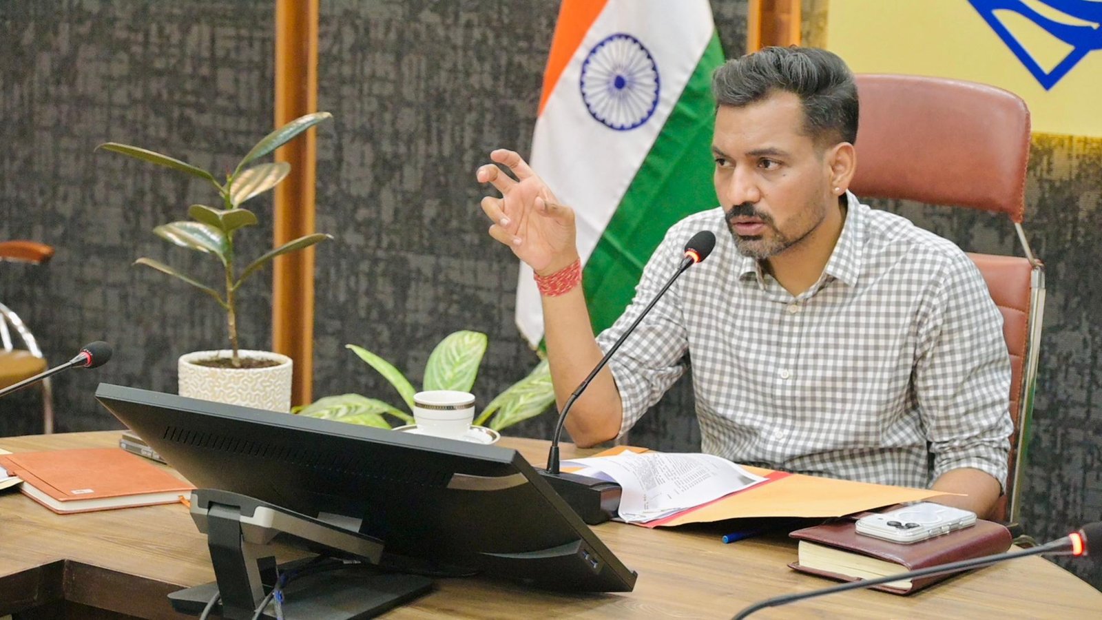 ई-ऑफिस व्यवस्था प्रभावी एवं सुगम बनाने के डीएम ने दिए निर्देश