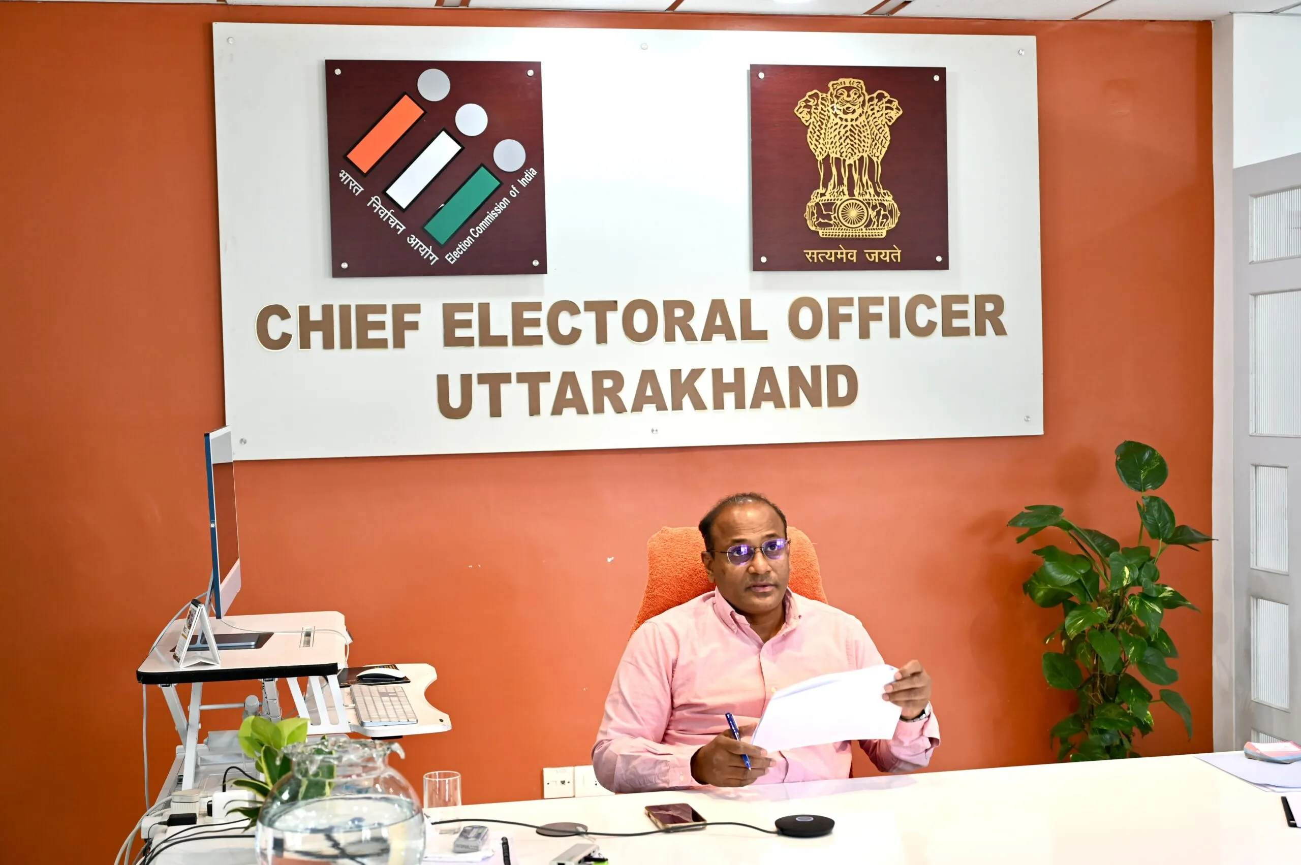 मुख्य निर्वाचन अधिकारी ने जिलाधिकारियों के साथ बैठक कर SIR पर की समीक्षा: दस्तावेजों के सत्यापन के लिए सम्बंधित विभागों के नोडल करें तैनात