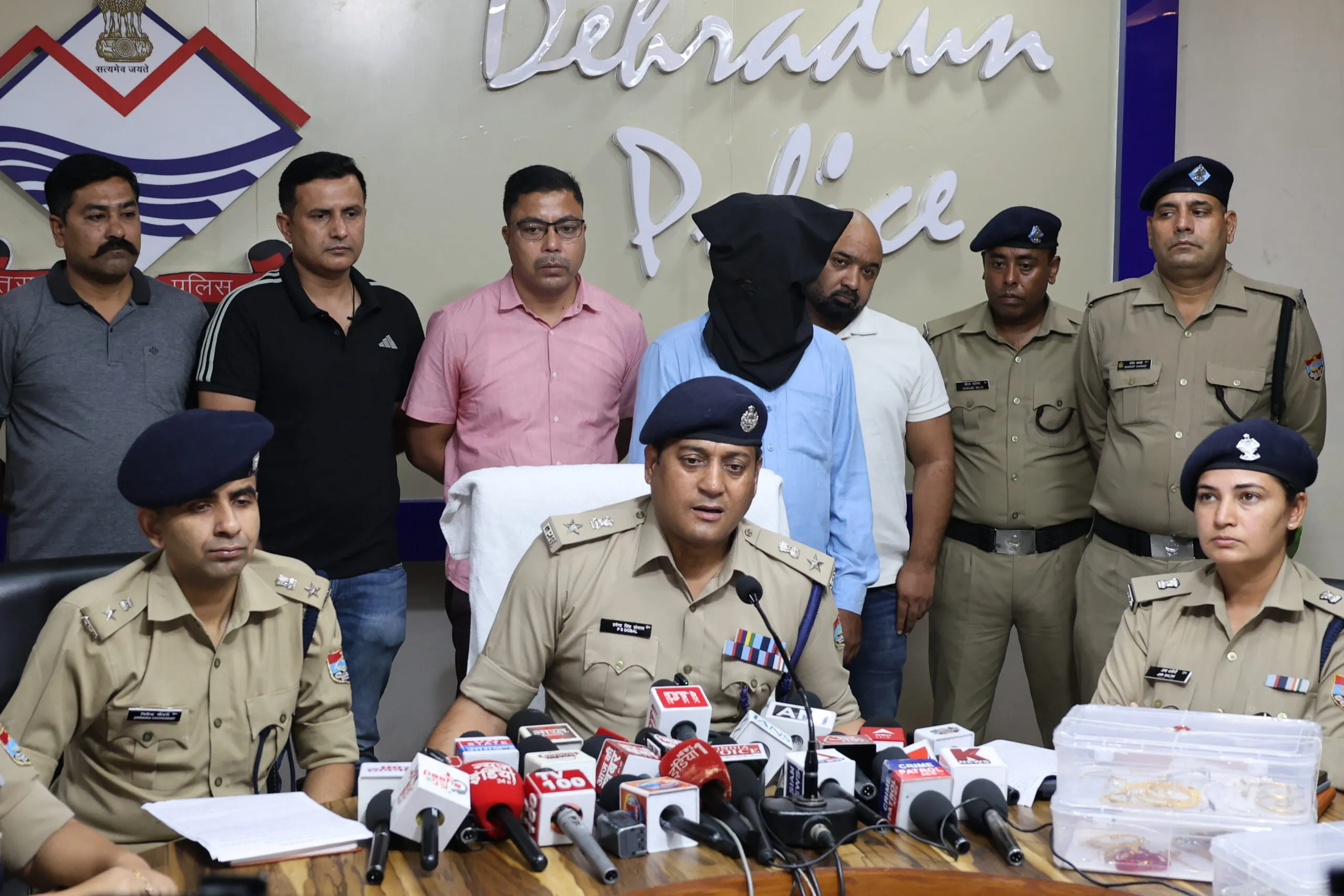 ऋषिकेश में हुयी लाखों रुपये की चोरी का दून खुलासा : अंतर्राज्यीय चोर आया दून पुलिस की गिरफ्त
